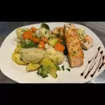 100 - LACHSFILET MIT GEMÜSE