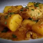 Macaxeira com galinha guisada