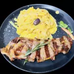 BIFE NACIONAL CON FETTUCCINE