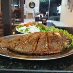 Tilápia com Salada
