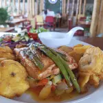 SALMON EN SALSA DE LIMON