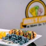 2 YOGUIS+ FRUTA PICADA