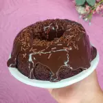 BOLO CASEIRO DE CHOCOLATE COM COBERT
