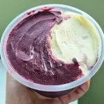 Sorvete ninho com creme de açaí