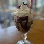 Café gelado com leite de amêndoas