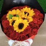Girasoles y rosas