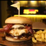 BURGER XTREME BBQ + PAPAS