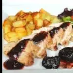LOMO DE CERDO CON SALDA DE CIRUELAS