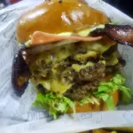 Caraqueña Triple Carne