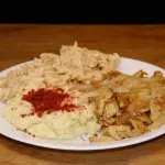 Platillo de spagueti, pure y guisado