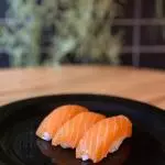 Sushi Niguiri Salmão Simples