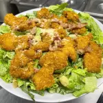 ENSALADA CESAR CON POLLO CRISPY