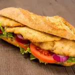 Sándwich de pechuga empanizada