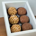 Caixa com 6 brigadeiros belga
