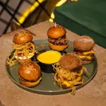TA CHOVENDO HAMBURGER
