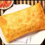 PASTEL DE FRANGO C/ REQUEIJÃO