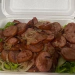 Porção de calabresa acebolada