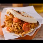 Arepa de Pollo y Queso