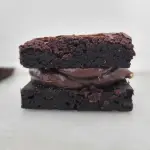 BROWNIE COM BRIGADEIRO