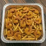 Bandeja de camarones con papas