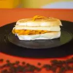 PÃO COM TUCUMÃ OVO