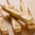 ESPETINHO DE QUEIJO COALHO
