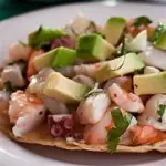 TOSTADA CAMARON, PULPO Y CARACOL