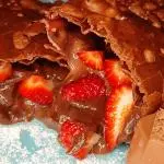 Pastel de BRIGADEIRO com Morango