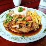 Cerdo Saltado En Soya Con Vegetales