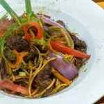 Tallarin saltado