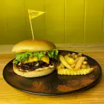 BURGER WOLVERINE Y PAPAS