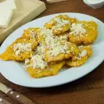 Patacones con Queso y bistec
