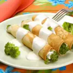 PANQUECA DE FRANGO, BRÓCOLIS E QUEIJ