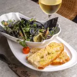 Mejillones a la mantequilla de ajo