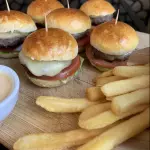 MiniBurguer +  Frita + REFRI GRÁTIS