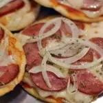 Mini Pizza de Calabresa