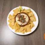 Queso fundido con chorizo