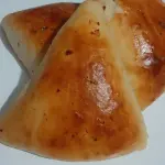 Esfiha de carne com queijo