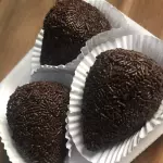 Coxinha de morango com brigadeiro