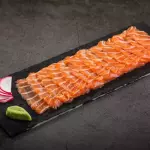 Carpaccio de salmão ao molho ponzu