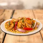 Tallarín saltado de pollo