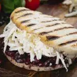 AREPA DOMINÓ