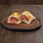Empanada de longaniza y queso