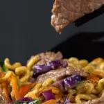 YAKISOBA CARNE E FRANGO P 500G