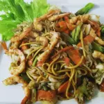Yakisoba salmão