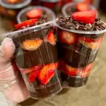 Copo Brigadeiro,  Brownie e Morango