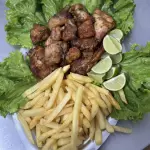 FRANGO À PASSARINHO C/FRITAS
