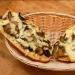 Pan con Ajo y Champiñones