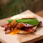Yuca bagel Chesee Bacon + limonada