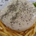 Xis calabresa com cobertura + fritas